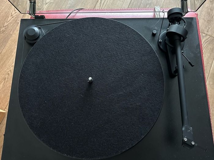 Pro-ject Essential 2 turntable