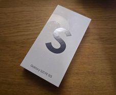 Samsung s21 FE box