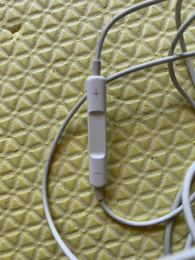 Original Apple EarPods with Lightning Connector (iPhone / iPad)