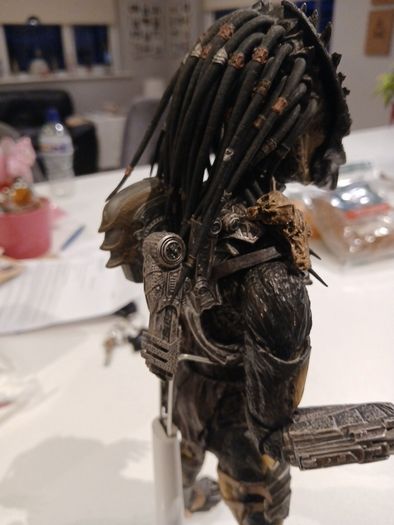 Hot toy mms66 Predator figure 1/6 scale 35cm tall