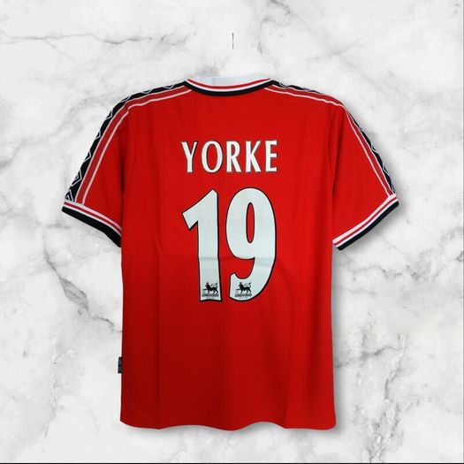 Man Utd (retro) (yorke 19) Jersey ,size : L .