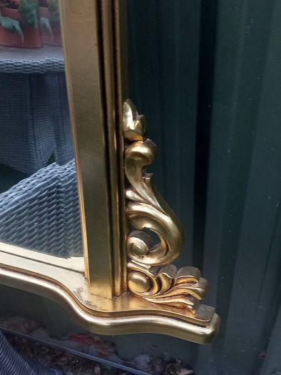 Overmantel mirror with gold, heavy, D18, no damage