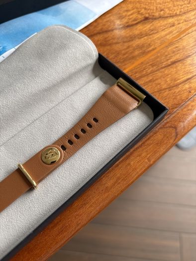 Whoop leather strap brown with golden clasp Size small