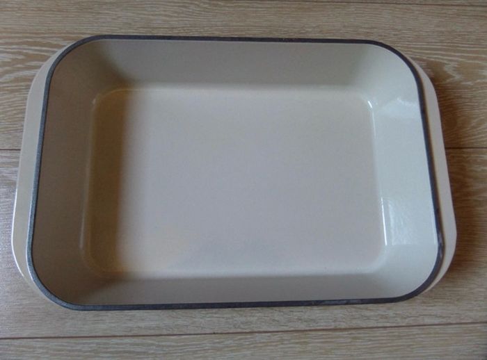 le creuset enamelled cast iron roasting dish