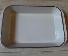 le creuset enamelled cast iron roasting dish