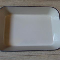 le creuset enamelled cast iron roasting dish