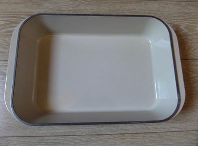 le creuset enamelled cast iron roasting dish