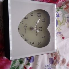 Shabby Chic Clock Heart-shaped Mirror