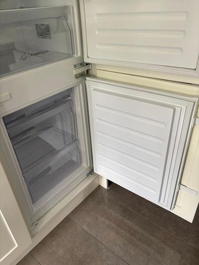 INDESIT Integrated Fridge Freezer