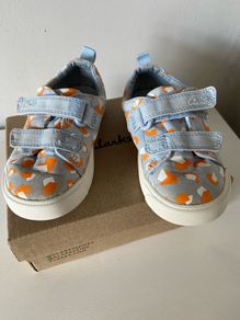 Clarks City Bright T light blue unisex canvas runners 6.5F