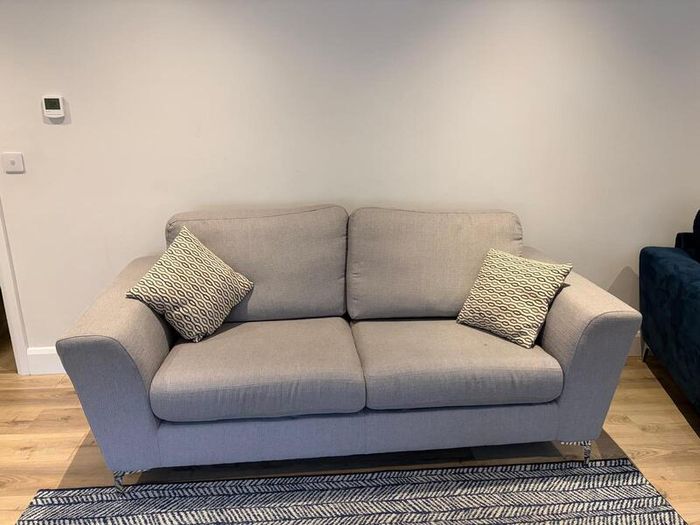 3 Seater sofa with 2 matching cushions
