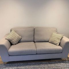 3 Seater sofa with 2 matching cushions