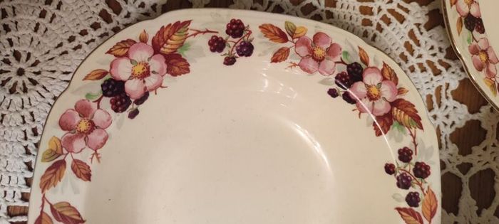 Vintage Alfred Meaking Flower & Berries