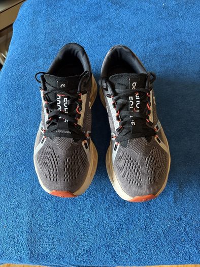 OnCloud Women's Runners UK 6.5--Like New, Great Price
