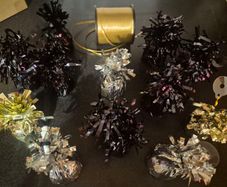 balloon weigths x12 and gold ribbon