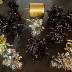 balloon weigths x12 and gold ribbon