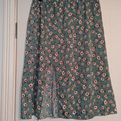 Gorgeous floral midi skirt with side slit