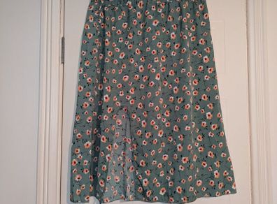 Gorgeous floral midi skirt with side slit