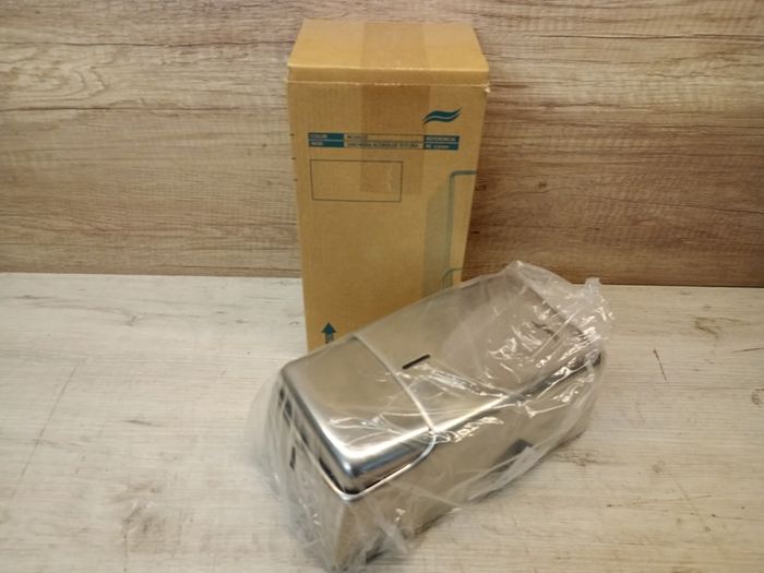 Soap dispenser with a capacity of 0.85 L made of high-gloss steel