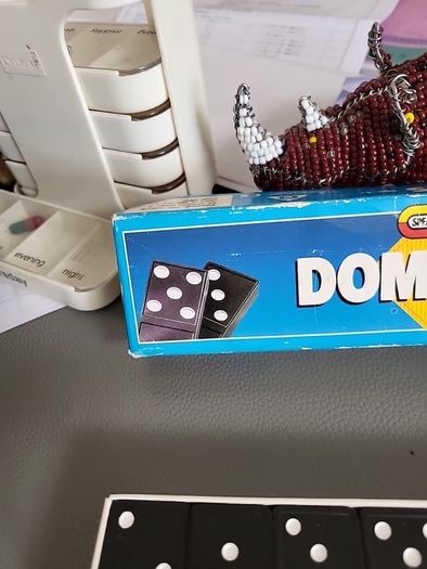Dominoes set