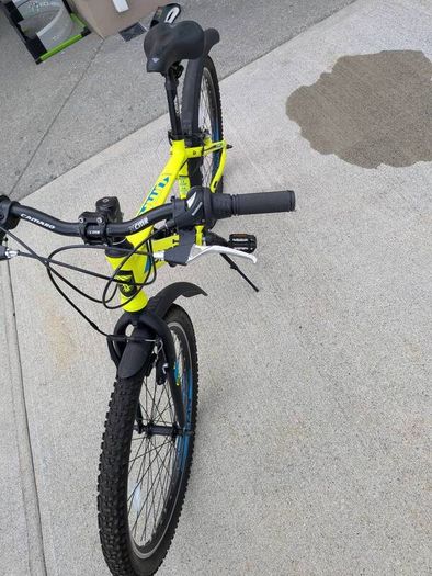 Nearly new yellow mountain bike