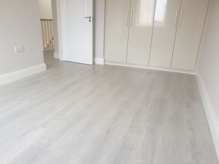 Laminate flooring service