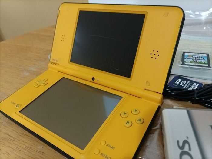 Nintendo DSi XL yellow