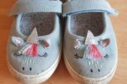 Girl's pumps