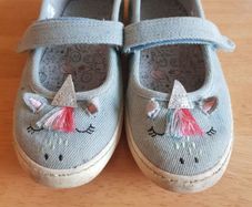 Girl's pumps