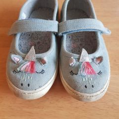 Girl's pumps