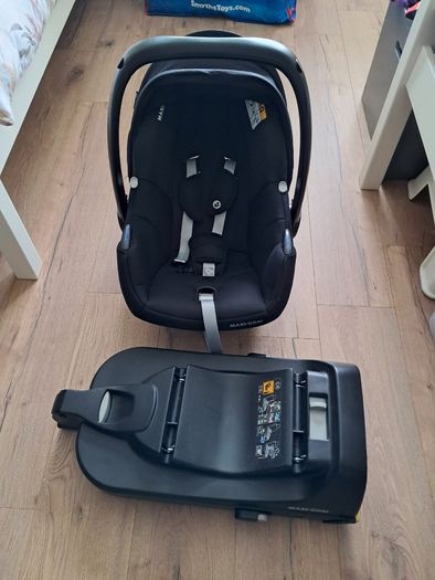 Maxi-Cosi infant car seat with base