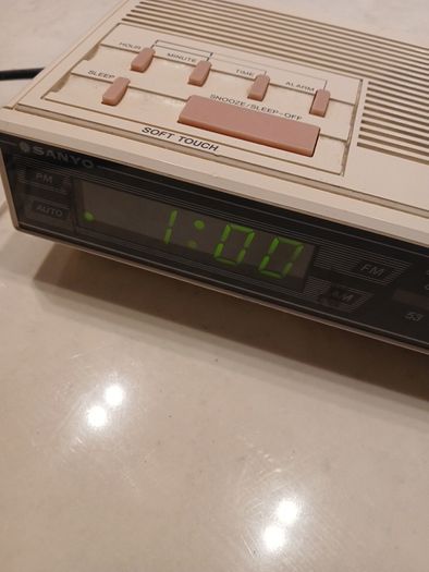 Vintage Sanyo Clock Radio
