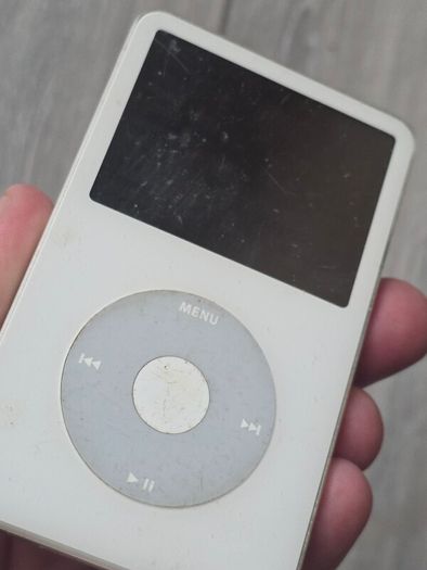 iPod 5th (5.5) Gen Classic 30gb (Free Post)