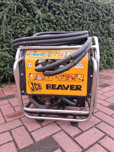 Log splitter + JCB Power pack & JCB Breaker &Tools
