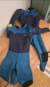 Kids wetsuit - size 8 but would suit size 6