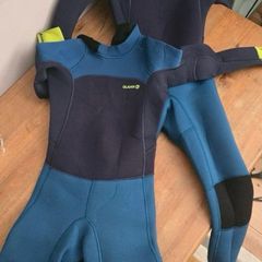 Kids wetsuit - size 8 but would suit size 6