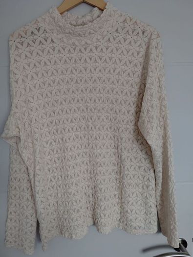 New.women long sleeves  top.size 16