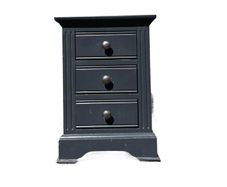 small chest of drawers/bedside table