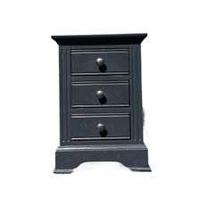 small chest of drawers/bedside table