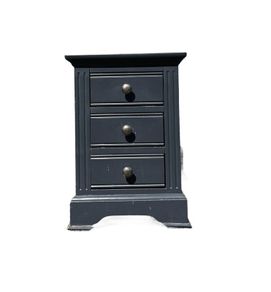 small chest of drawers/bedside table