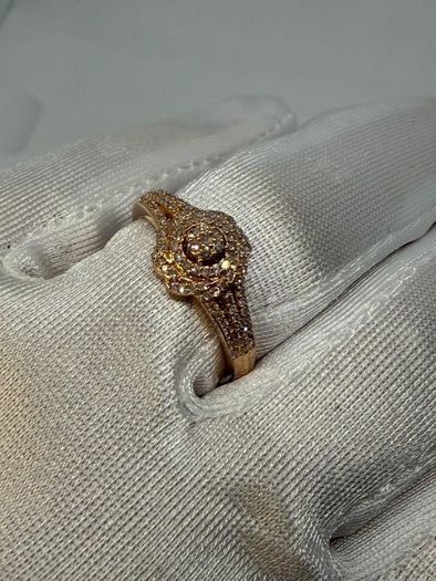Gold 9K (375) Rose Gold SGL Certified Pink Diamond Cluster Ring.