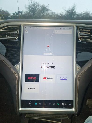Tesla Model X 2018 open to P/X