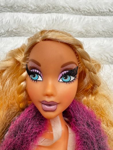 Mattel Barbie My Scene Goes Hollywood Doll Used Please see photos