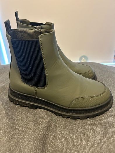 Girls boots UK 3