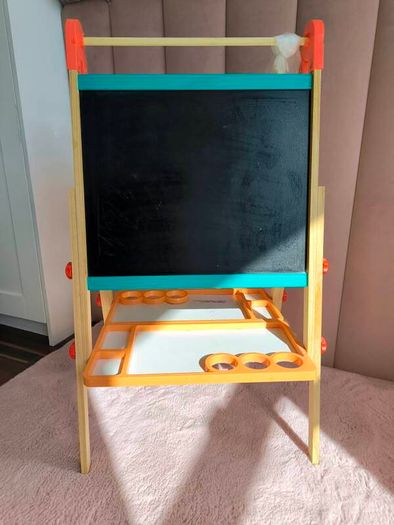 Easel. 3 on 1 Kids Easel