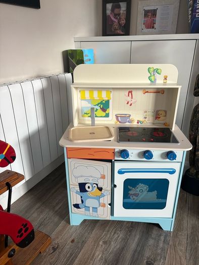 Bluey wooden kitchen FTG