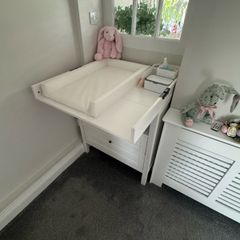 baby changing table