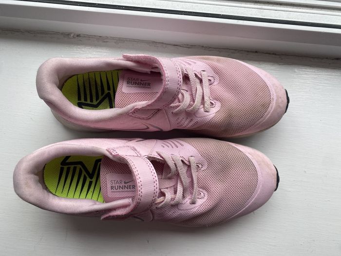 girls pink Nike