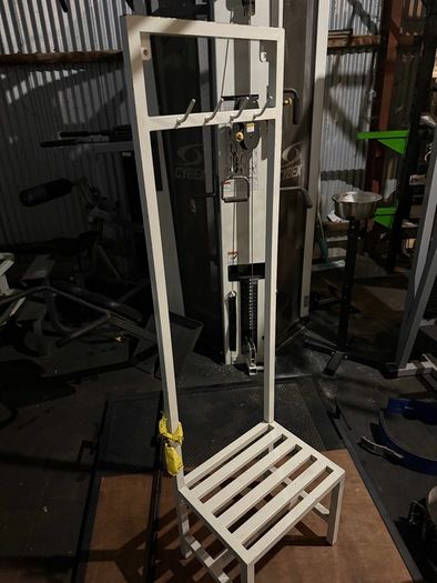 Metal Gym Coat Hanger Seat