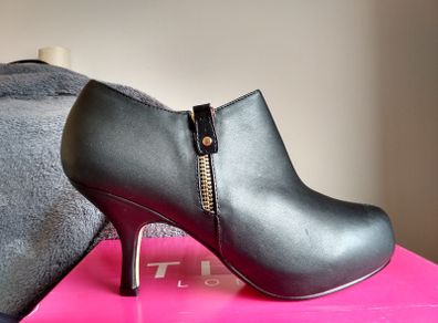 Women's black ankle  boots brand new size 6